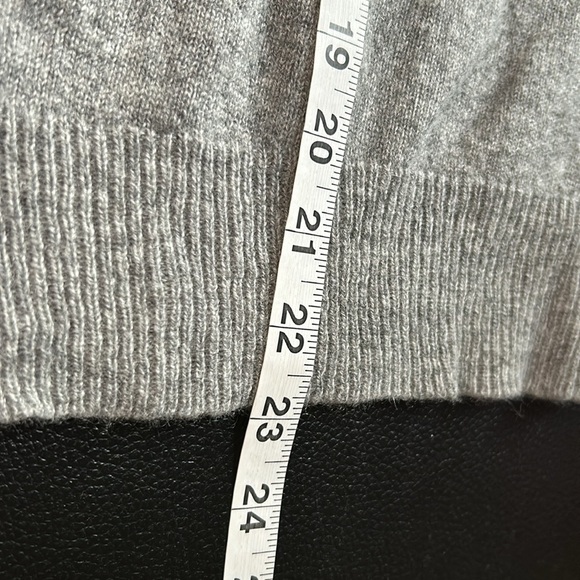 Leo and Sage Cashmere V Neck Tunic Sweater Gray Soft Cozy Revolve Sz XS - Picture 8 of 8